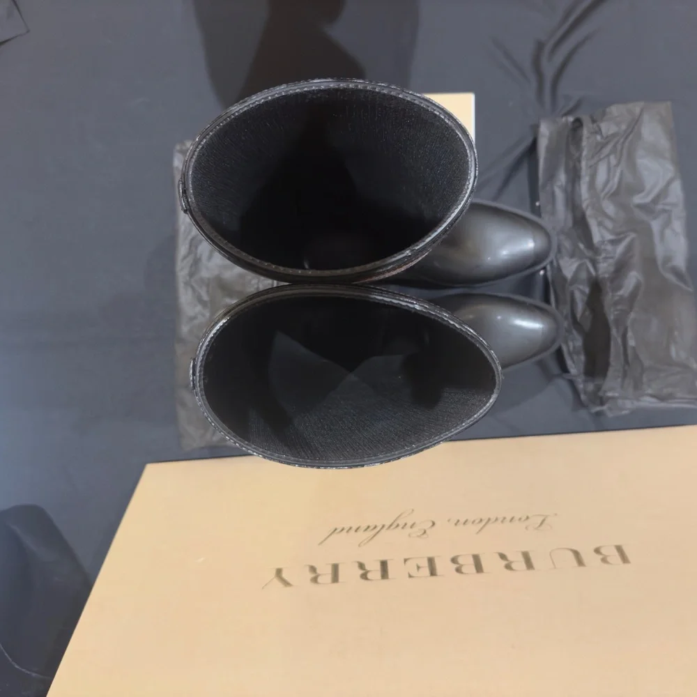 Burberry Boots - Picture 5 of 9